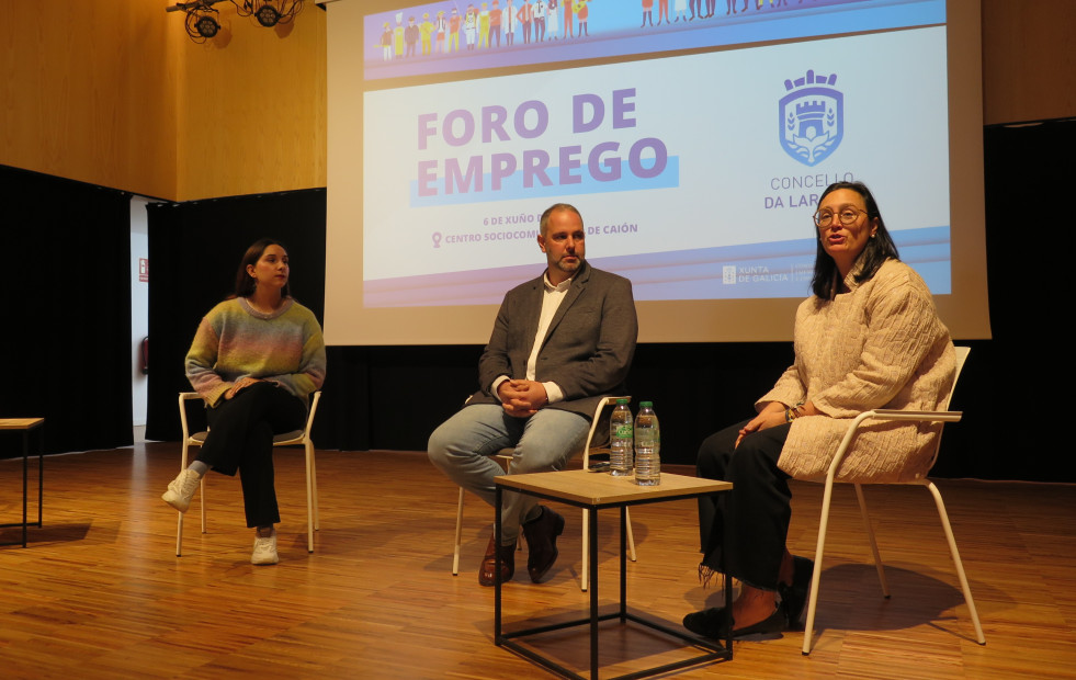 Casi un centenar de asistentes al Foro de Emprego en Caión
