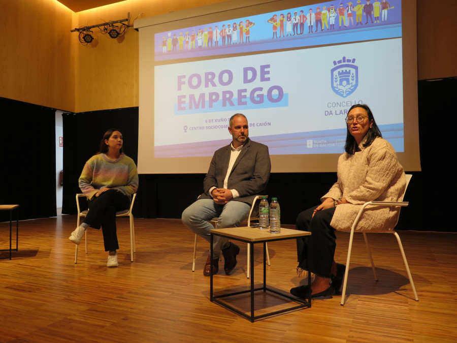 Casi un centenar de asistentes al Foro de Emprego en Caión