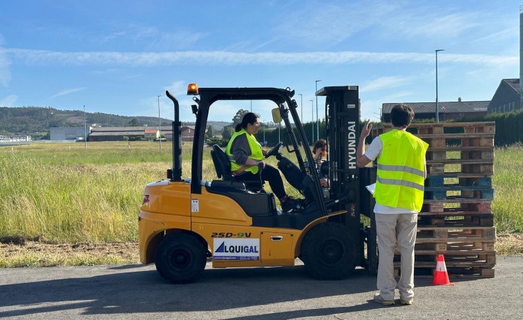Finaliza con éxito el curso de carretillas elevadoras del programa de empleo larachés