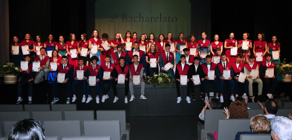 Graduación del alumnado del IES Agra de Raíces de Cee