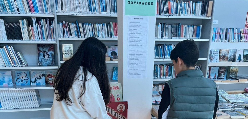 A Laracha instala puntos de lectura LGTBI en las bibliotecas municipales por el Mes del Orgullo