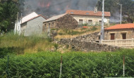 Incendio forestal en Caneliñas, en Cee