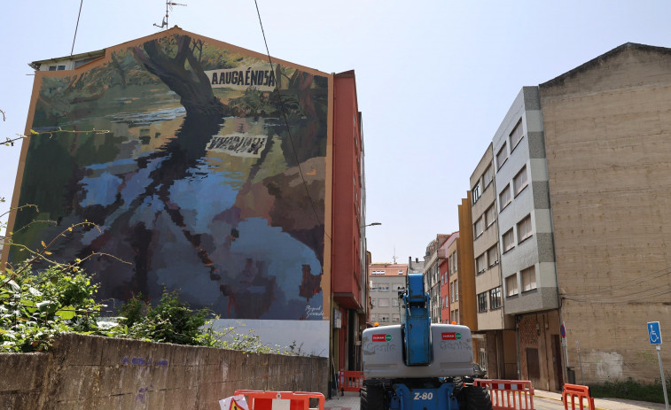 Carballo luce sus nuevas obras de arte urbano