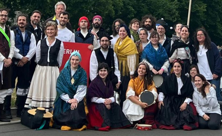 Meigas, conxuros y queimada conquistan el Carnaval de las Culturas de Berlín este año