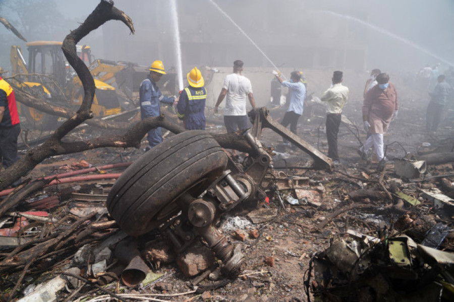 La India admite que "se han perdido muchas vidas" en el accidente de avión de este jueves