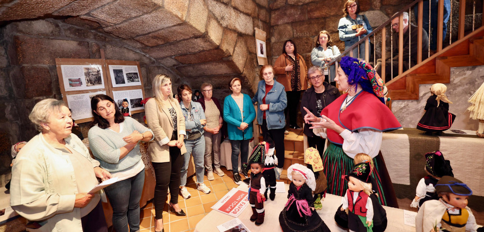 Exposición en el castillo de Vimianzo sobre el traje tradicional gallego