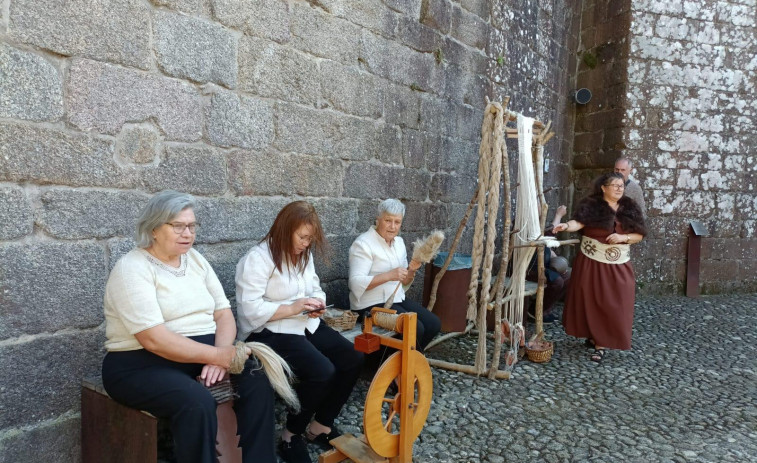 Artesanía en vivo y obradoiros llenarán el castillo de Vimianzo