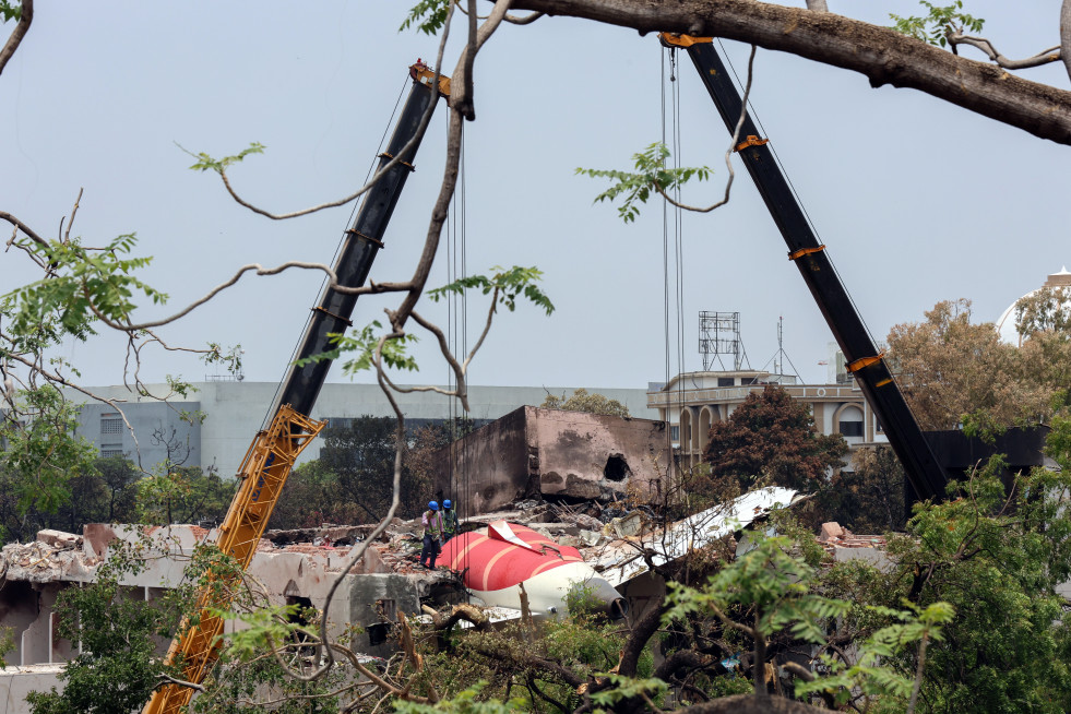 AHMEDABAD (India), 14/06/2025.- Officials inspect the remains of the Air India passenger plane at the crash site near Sardar Vallabhbhai Patel International Airport in Ahmedabad, Gujarat state, wester