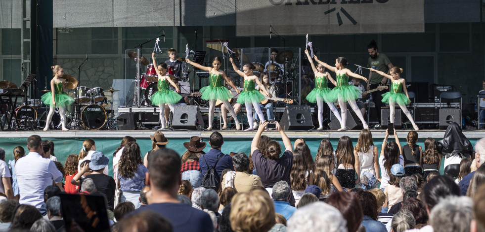 Bailes de salón y ritmos latinos, el domingo en Carballo