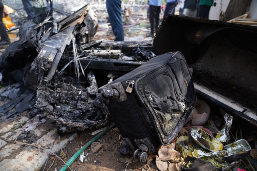 India sube a 274 los muertos en el siniestro de Air India tras confirmar 33 muertos más por el impacto en tierra
