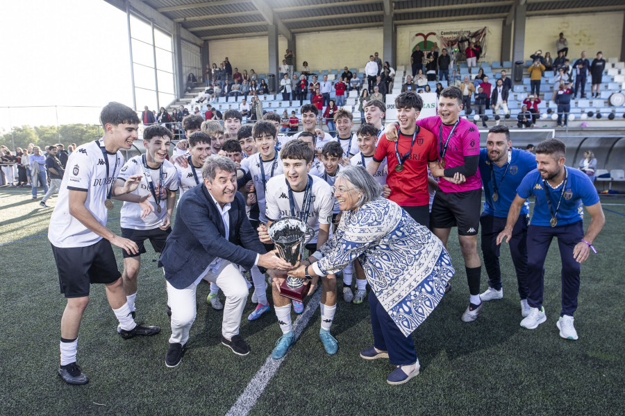 El Dumbría hace pleno con todos sus equipos en la Copa da Costa