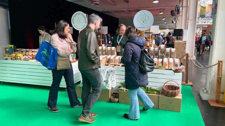 Cocineros y productores participan en unas jornadas en Coristanco sobre el futuro del territorio