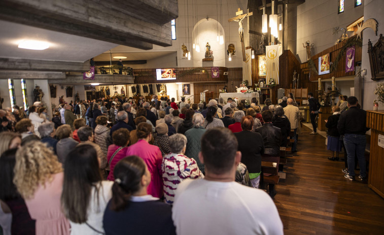 La iglesia de Carballo festeja sus bodas de oro