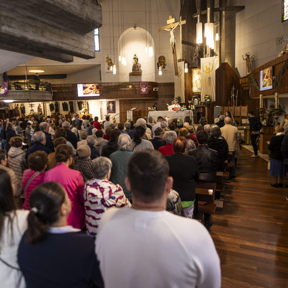 La iglesia de Carballo festeja sus bodas de oro