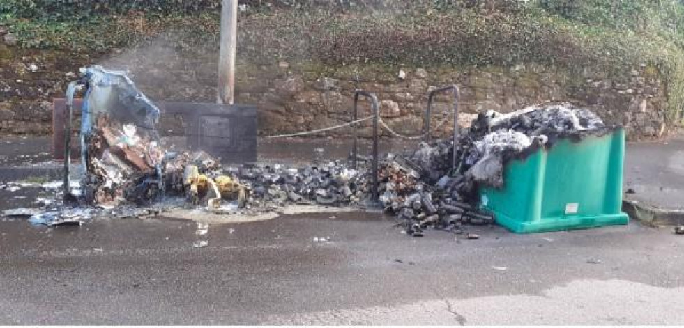 Queman dos contenedores con apenas una hora de intervalo en dos calles de Carballo