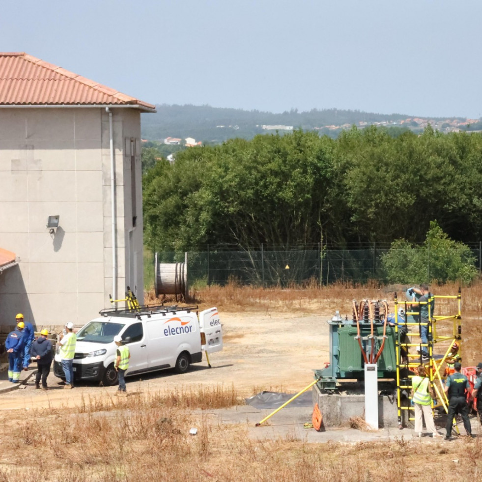 Localizan el cuerpo sin vida de una persona dentro de un trasformador en Carballo