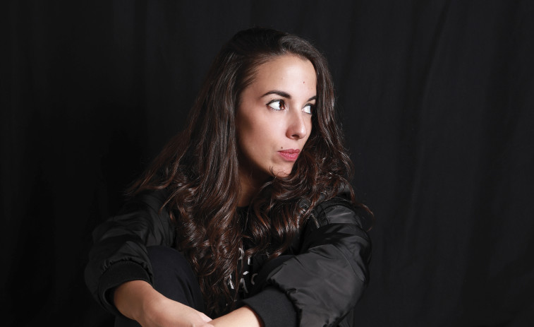 Nerea Pallares recibe el premio García Barros por ‘Punto de araña’, novela ambientada en Camariñas