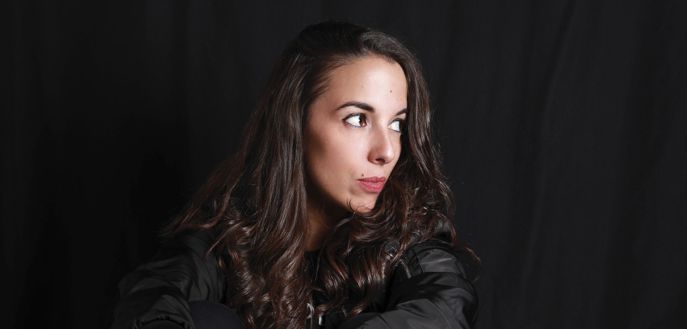Nerea Pallares recibe el premio García Barros por ‘Punto de araña’, novela ambientada en Camariñas