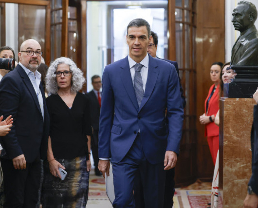 PedroSanchezrecorrelospasillosdelCongreso