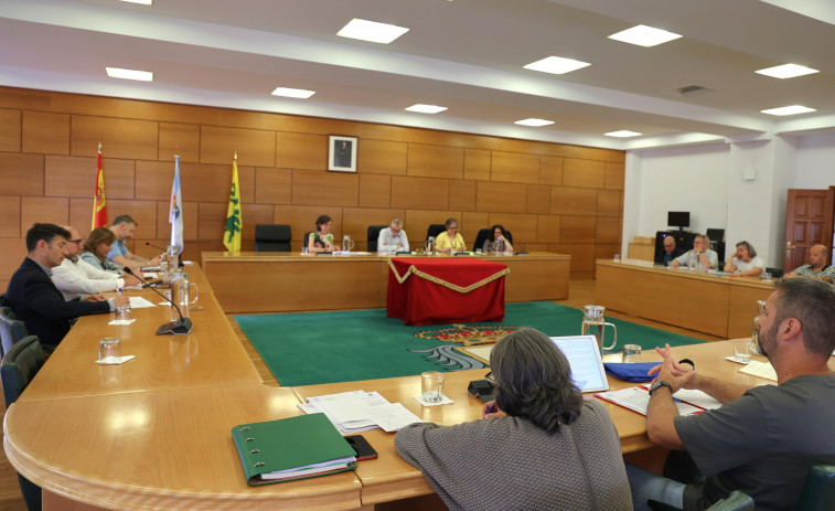 El reglamento orgánico municipal centra el debate plenario en Carballo con el voto a favor de BNG y PSOE  entre críticas del PP