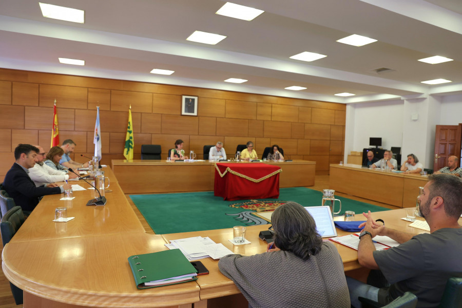 El reglamento orgánico municipal centra el debate plenario en Carballo con el voto a favor de BNG y PSOE  entre críticas del PP