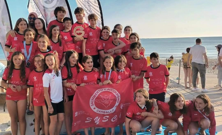 Una treintena de medallas para el Sysca en el Autonómico de playa