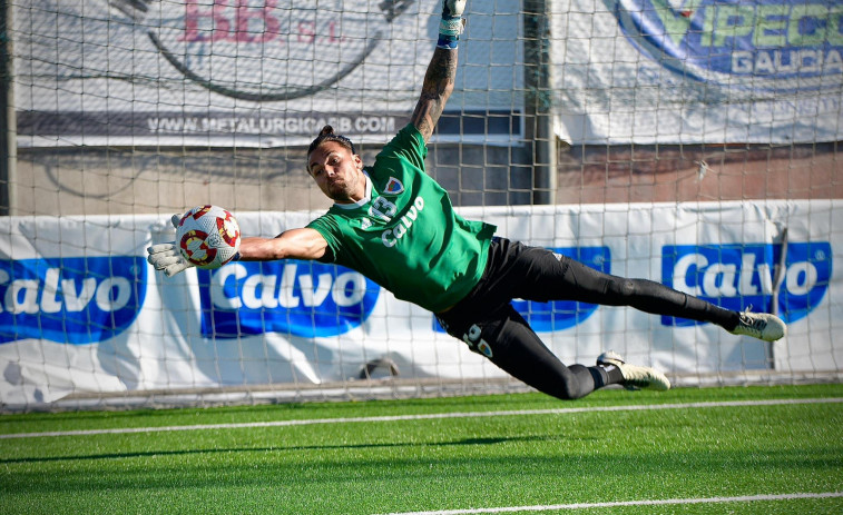 Santi Canedo seguirá defendiendo la meta del Bergantiños por séptima temporada