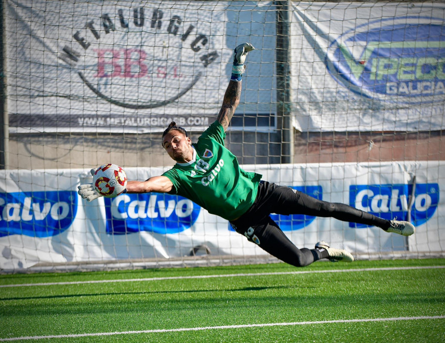 Santi Canedo seguirá defendiendo la meta del Bergantiños por séptima temporada