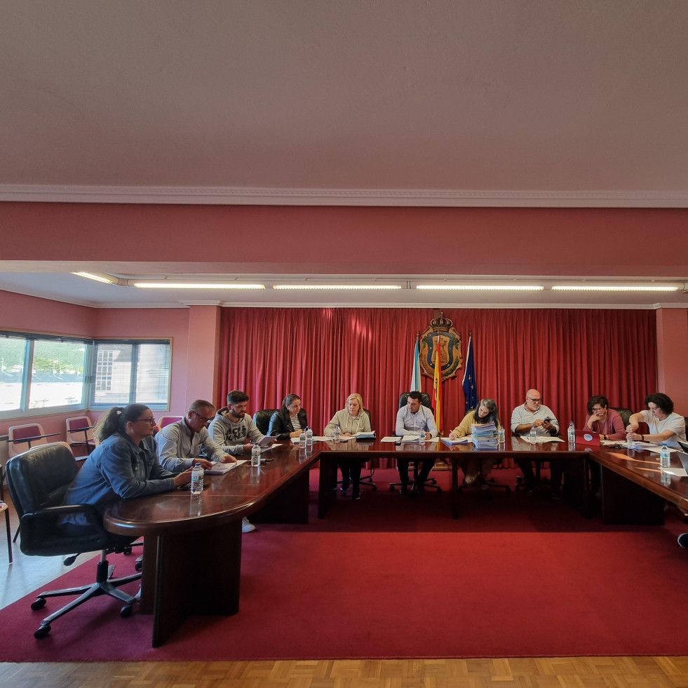 El pleno de Laxe aprueba el presupuesto de 2025 y el plan económico financiero