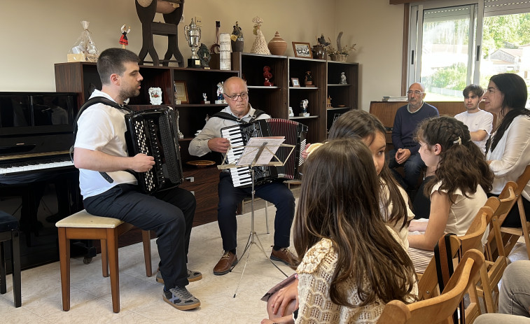 Clausura de los cursos de la escuela de música de Serantes