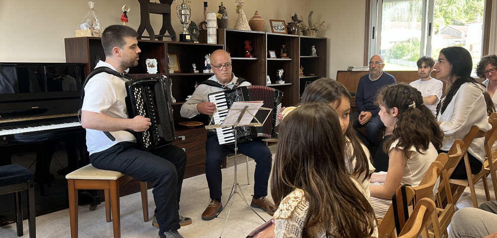 Clausura de los cursos de la escuela de música de Serantes