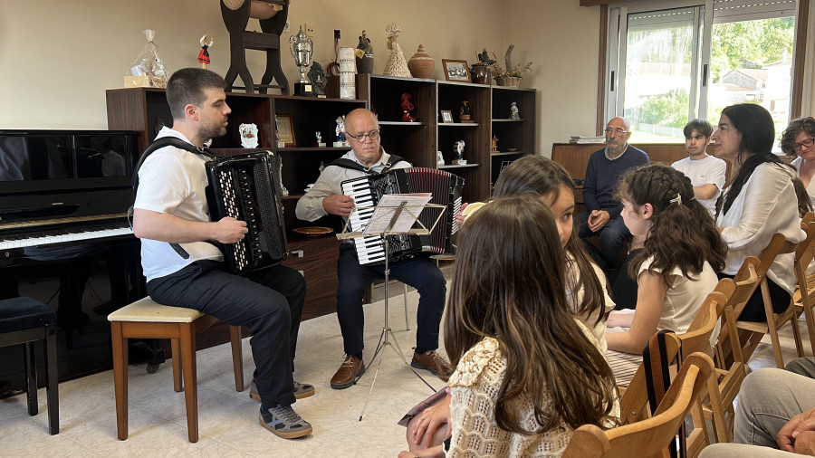 Clausura de los cursos de la escuela de música de Serantes