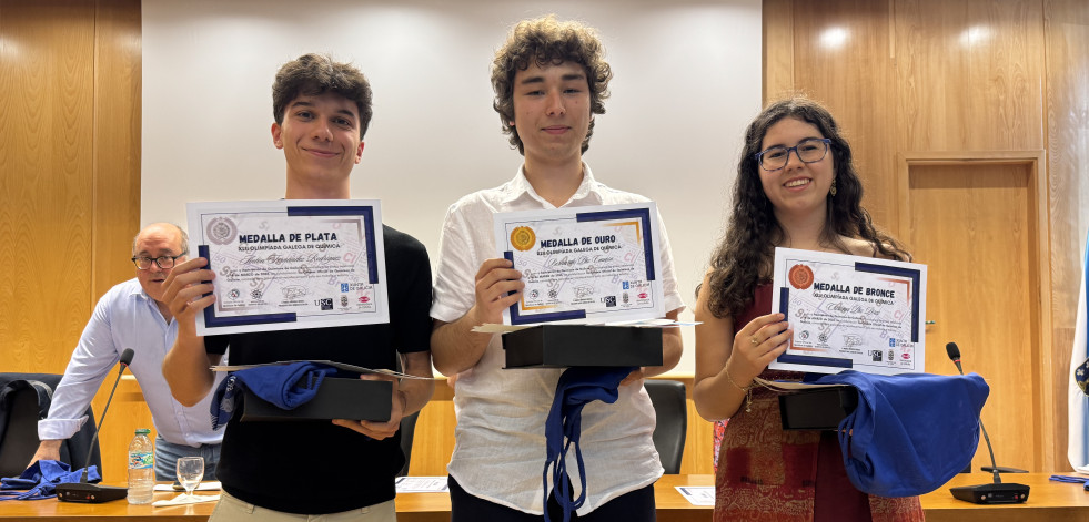 El ceense Bernardo Paz recoge su medalla de oro de la Olimpiada de Química