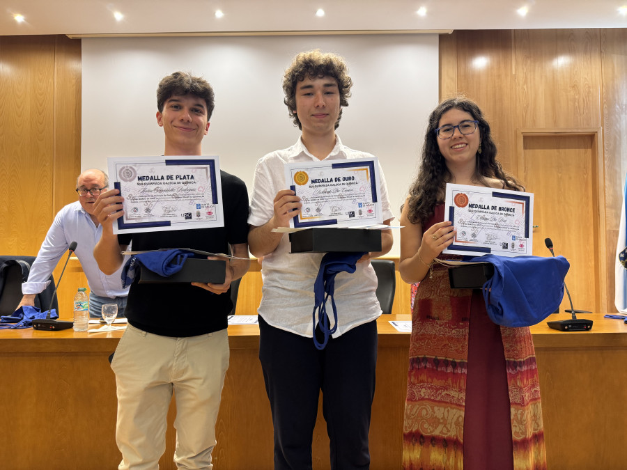 El ceense Bernardo Paz recoge su medalla de oro de la Olimpiada de Química