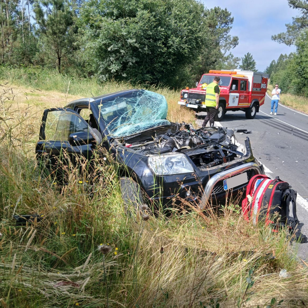 Muere en Santa Comba el conductor de un coche que chocó contra un camión