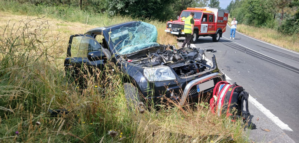 Muere en Santa Comba el conductor de un coche que chocó contra un camión