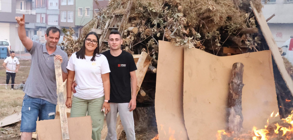 En el San Cristóbal de Carballo viven el San Xoán por todo lo alto