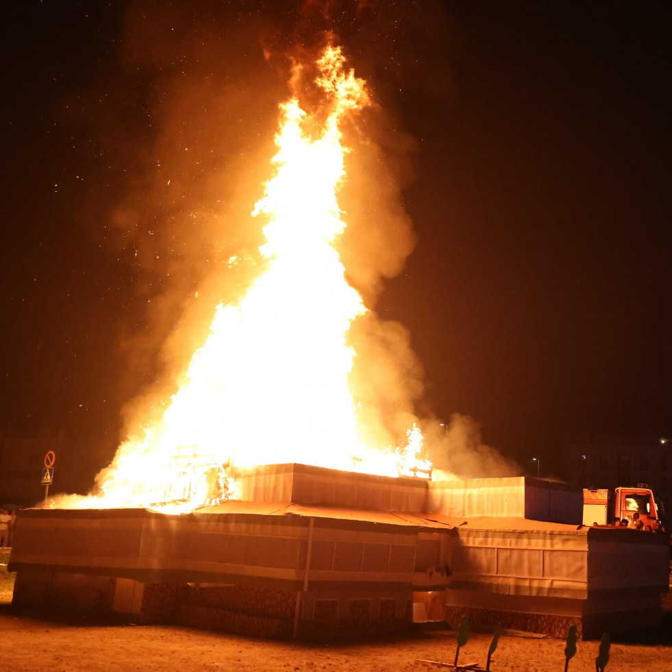 Carballo quema la gran cachela del San Xoán
