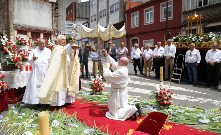 Devoción, música y mucha animación en el San Xoán carballés
