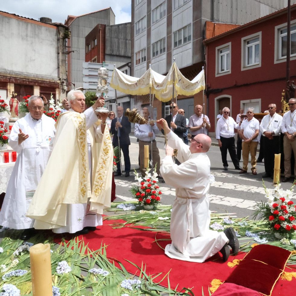 Devoción, música y mucha animación en el San Xoán carballés