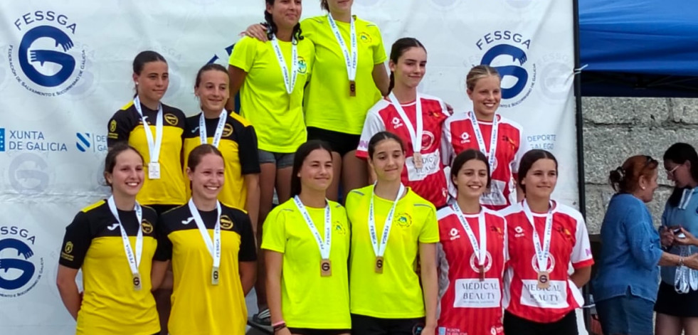 Trece medallas para el SAL en el autonómico disputado en la playa del Orzán