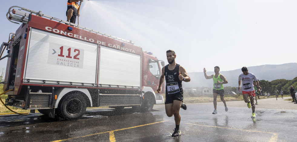 Víctor Ramos y Tina Fernández se imponen en la carrera de Carnota
