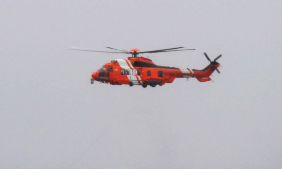 Auxilian a un marinero que cayó al mar a la altura de la lonja de Celeiro, en Viveiro