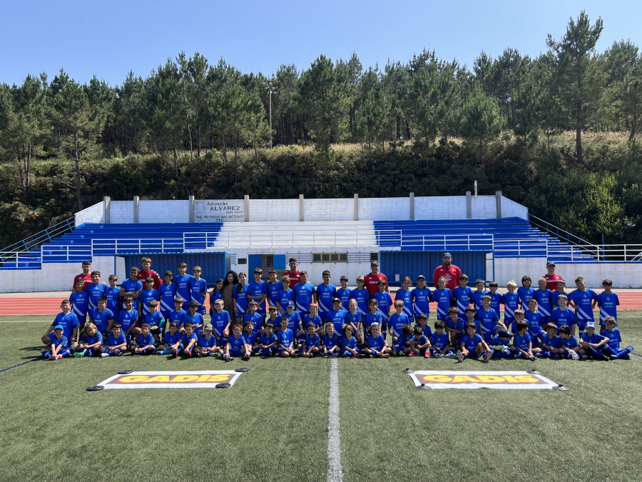 El DeporCampus de Cee reúne a 80 jóvenes futbolistas