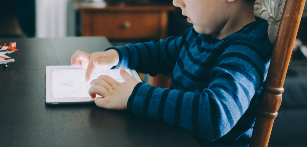 Los expertos advierten de que la dejadez de los padres es clave en la desprotección de los niños en internet