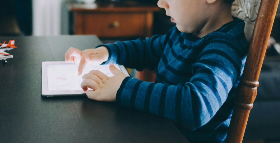 Los expertos advierten de que la dejadez de los padres es clave en la desprotección de los niños en internet