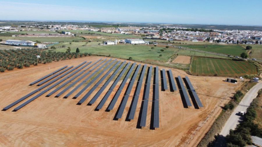 Un proyecto energético con sello gallego: E.nova Enerxía pone en marcha en Sevilla su primera planta de generación distribuida