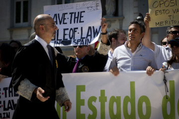 VariosjuecesyfiscalesparticipanenlaconcentraciondeprotestaanteelTribunalSupremo