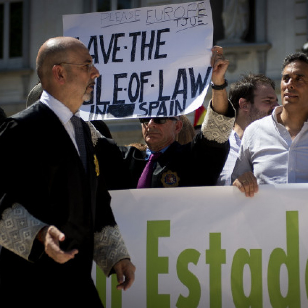 VariosjuecesyfiscalesparticipanenlaconcentraciondeprotestaanteelTribunalSupremo