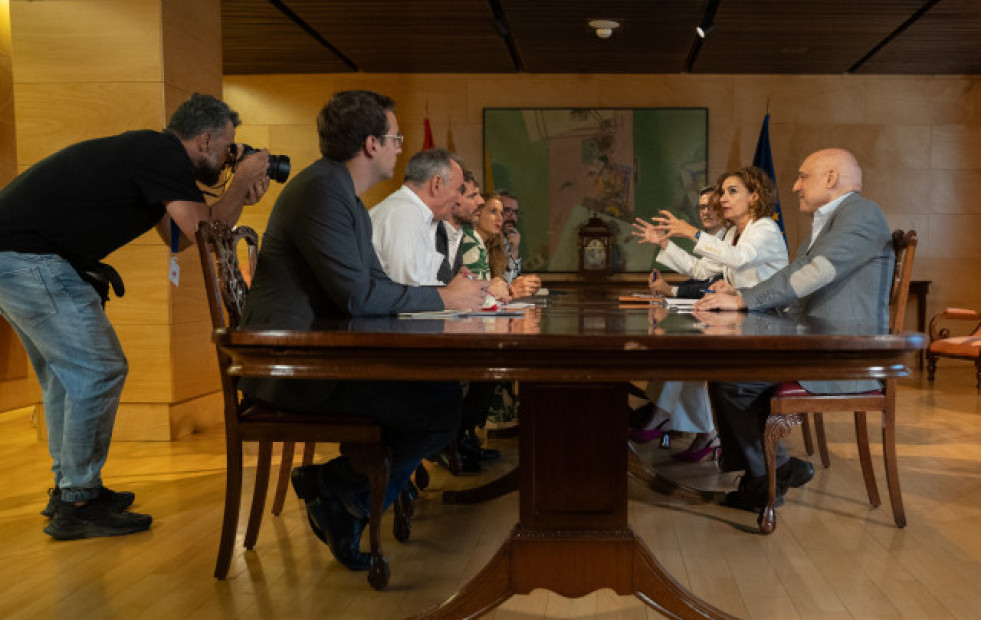 La presión de Sumar no logra arrancar medidas inmediatas al PSOE por el caso Cerdán